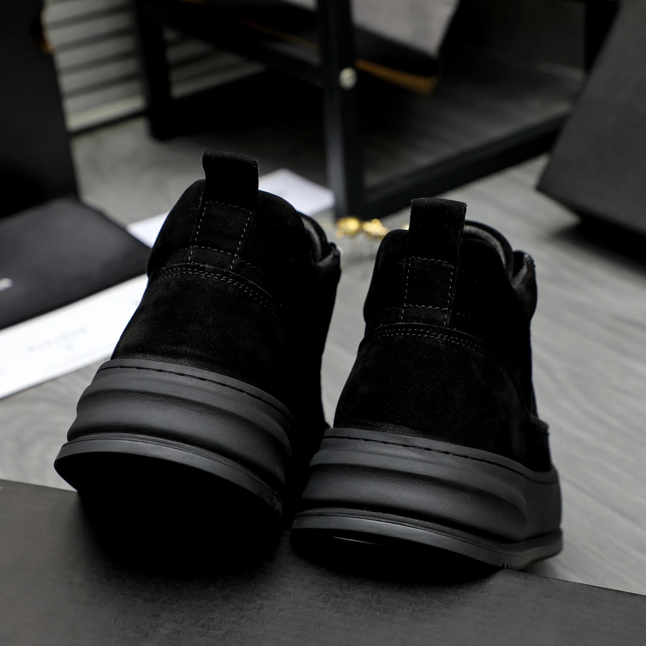 P620 Product trademark: "UGG" Gaobang men's shoes Regular size: 39-44 Product materials: Selected suede cowhide upper, wool lining, original outsole